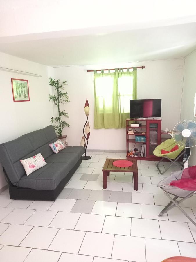 Bel Appartement - Proche Des Plages De Sainte Anne Bagian luar foto
