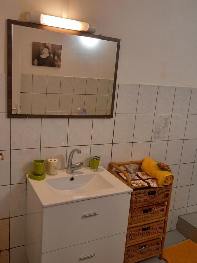Bel Appartement - Proche Des Plages De Sainte Anne Bagian luar foto