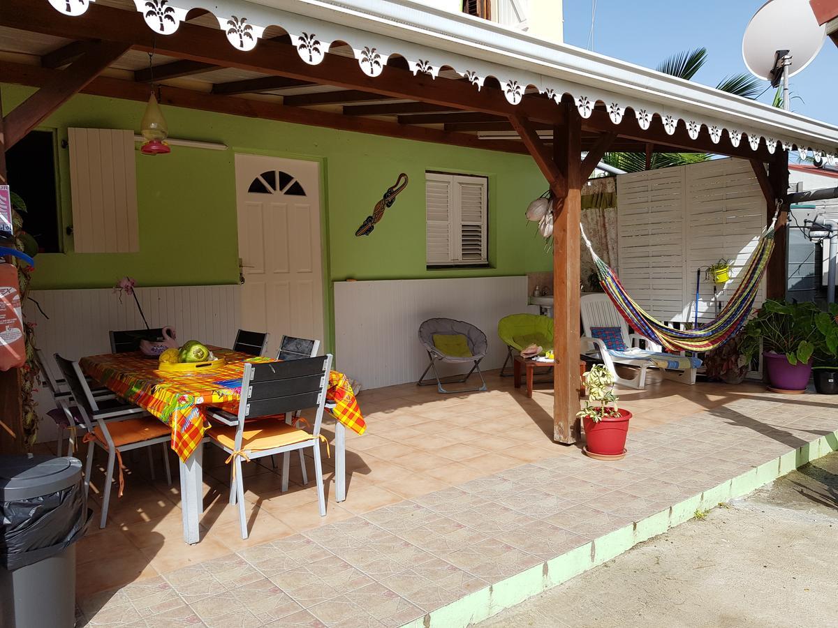 Bel Appartement - Proche Des Plages De Sainte Anne Bagian luar foto