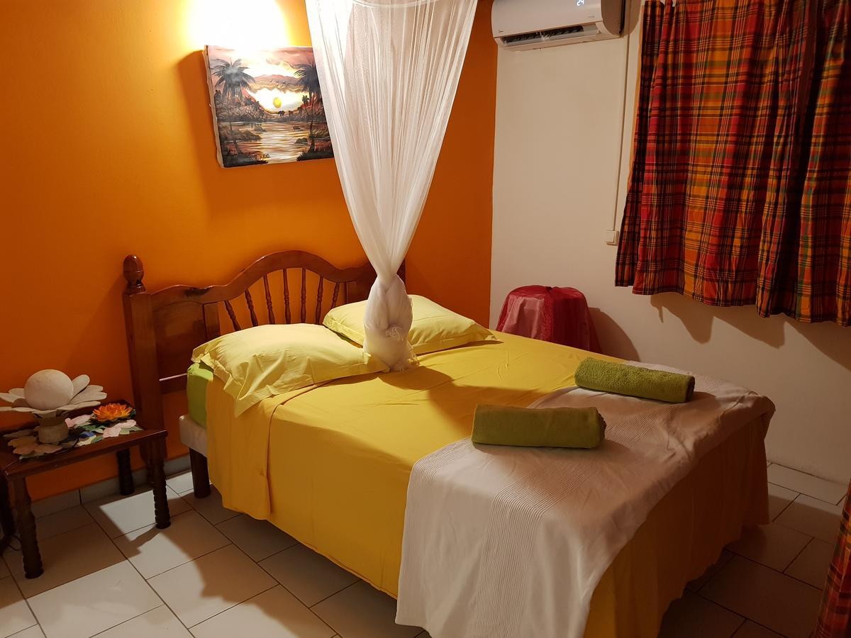 Bel Appartement - Proche Des Plages De Sainte Anne Bagian luar foto